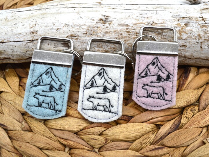Stickdatei Berge Alm Schlüsselanhänger
