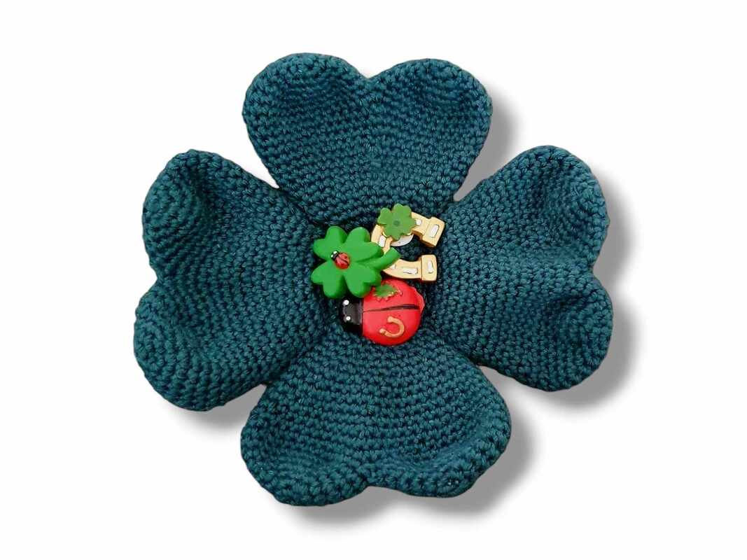 Crochet pattern lucky box / gift box in the shape of a cloverleaf / heart - Image 5