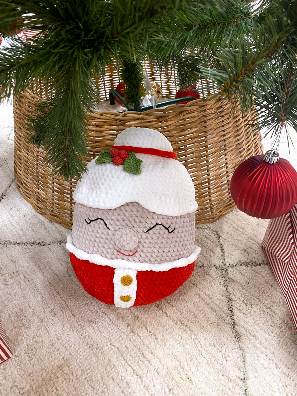 Mrs. Santa Christmas crochet pattern, Crochet plush pattern (PDF file). - Image 7