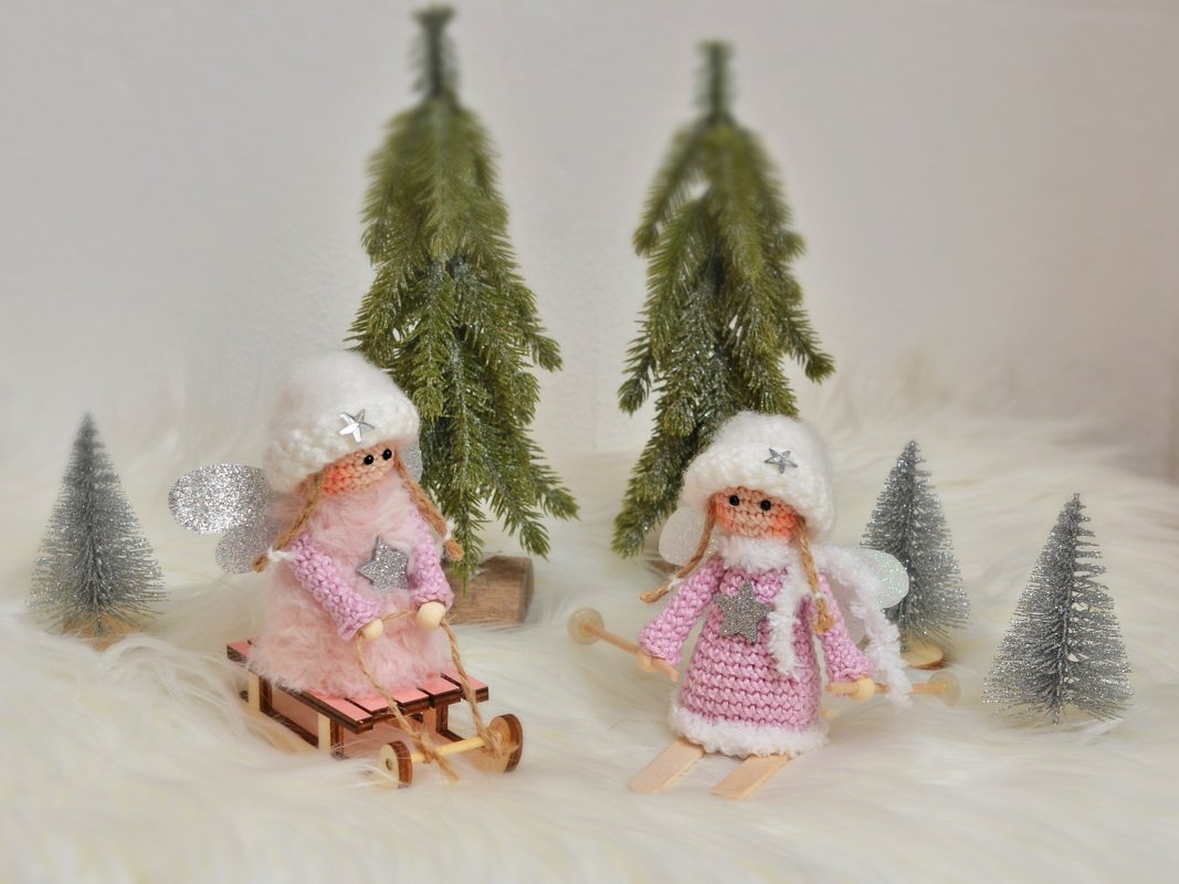 Dekofiguren Engel Schlitten und Ski fahren in 2 Varianten