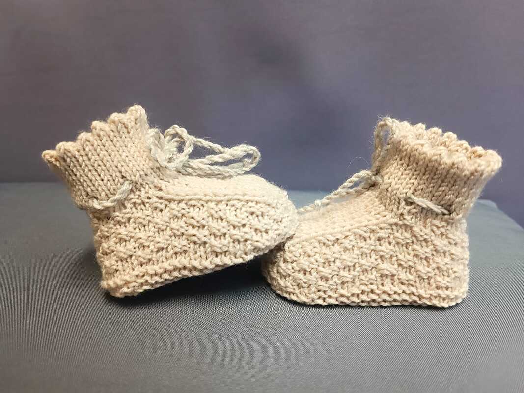 Strickanleitung Babyschuhe Mix & Match beige 2 Größen, 9 Varianten möglich - Bild 2