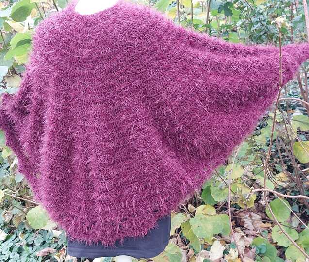 Häkelanleitung: Christbaumrock oder Ponchocape Fluffy Christmas