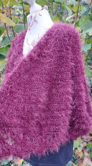 Häkelanleitung: Christbaumrock oder Ponchocape Fluffy Christmas