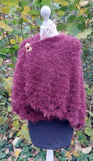 Häkelanleitung: Christbaumrock oder Ponchocape Fluffy Christmas