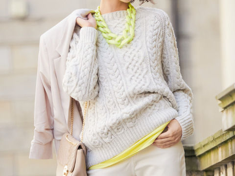 Raglanpulli mit Zopfmuster