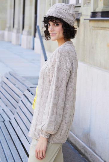 Mütze und Cardigan in Beige