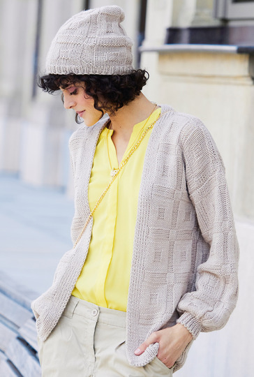 Mütze und Cardigan in Beige