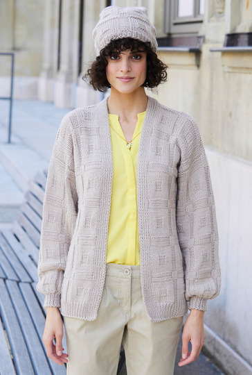 Mütze und Cardigan in Beige