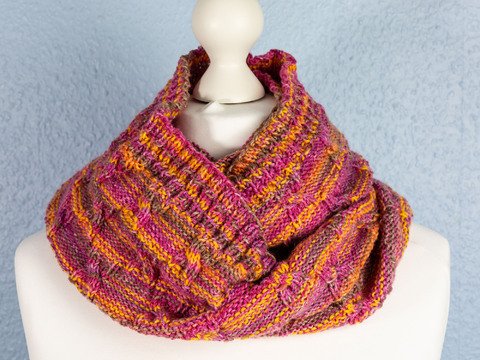 Strickanleitung - Üppiger warmer und kuscheliger Frauen-Loop „Schleifen“