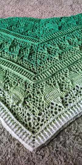 Flaches Dreieckstuch „Sternschnuppe BE“ - Häkelanleitung