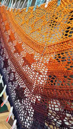 Flaches Dreieckstuch „Sternschnuppe BE“ - Häkelanleitung