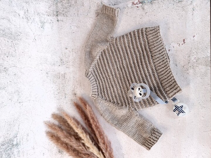 PDF Strickanleitung Baby Sweater Ilvy 0-4 Jahre in deutsch und englisch