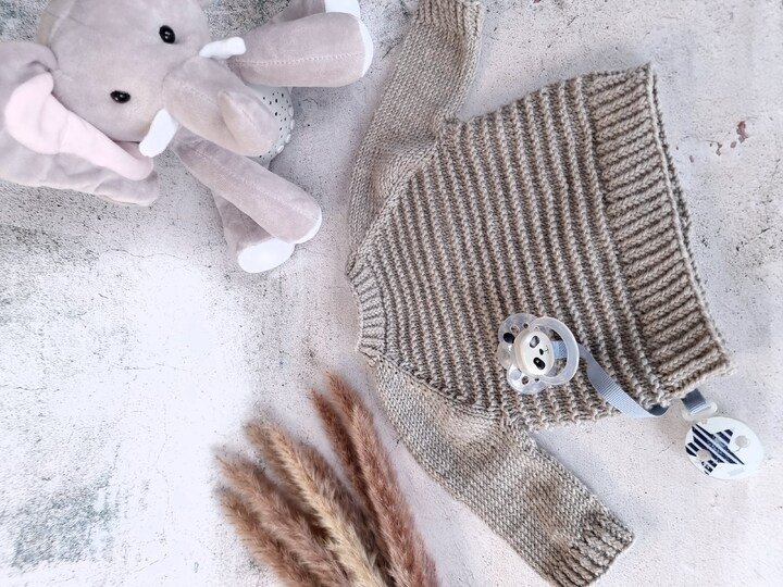 PDF Strickanleitung Baby Sweater Ilvy 0-4 Jahre in deutsch und englisch