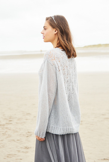Pulli mit Ajourmusterpasse in Hellgrau