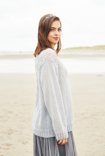 Pulli mit Ajourmusterpasse in Hellgrau