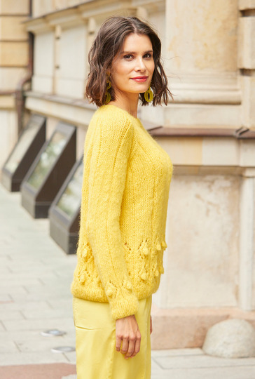 Gelber Raglanpulli mit Noppen-Ajourmuster