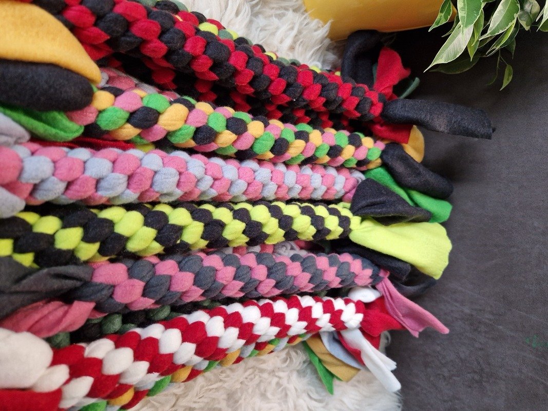 DIY Zergel für Hunde und Katzen aus Fleece oder anderen Stoffen