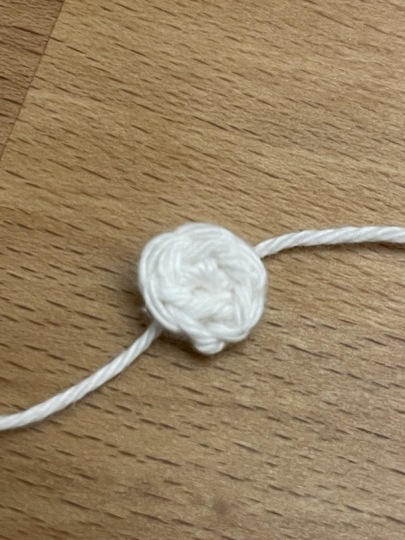 Glückswürmchen Hut, Blume und Schal für "Schornsteinfeger & Schneemann"