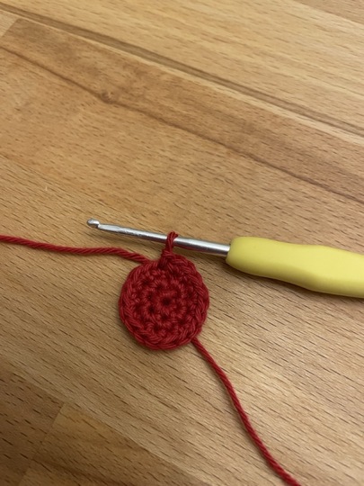 Glückswürmchen Hut, Blume und Schal für "Schornsteinfeger & Schneemann"