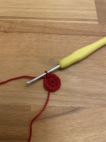 Glückswürmchen Hut, Blume und Schal für "Schornsteinfeger & Schneemann"