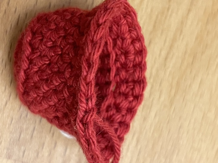 Glückswürmchen Hut, Blume und Schal für "Schornsteinfeger & Schneemann"