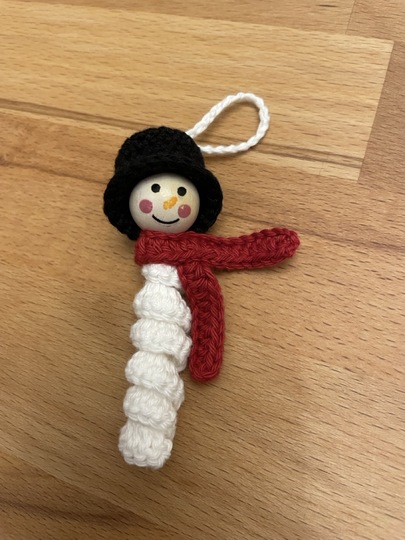 Glückswürmchen Hut, Blume und Schal für "Schornsteinfeger & Schneemann"