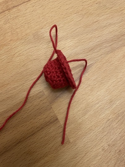 Glückswürmchen Hut, Blume und Schal für "Schornsteinfeger & Schneemann"