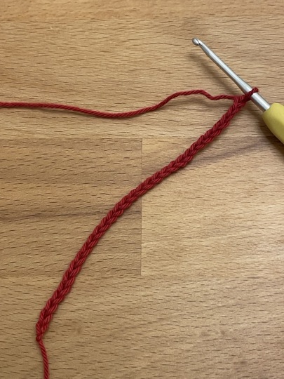 Glückswürmchen Hut, Blume und Schal für "Schornsteinfeger & Schneemann"