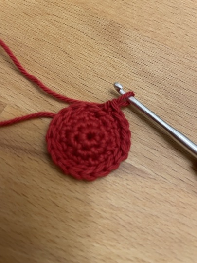 Glückswürmchen Hut, Blume und Schal für "Schornsteinfeger & Schneemann"