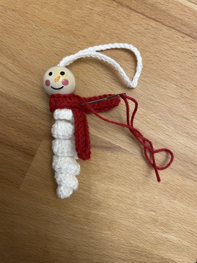 Glückswürmchen Hut, Blume und Schal für "Schornsteinfeger & Schneemann"