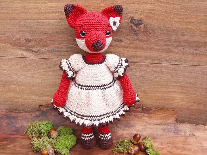 MISS FOXY – Crochetpattern Fox with Dress
