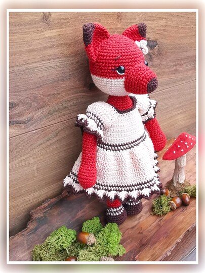 MISS FOXY – Crochetpattern Fox with Dress