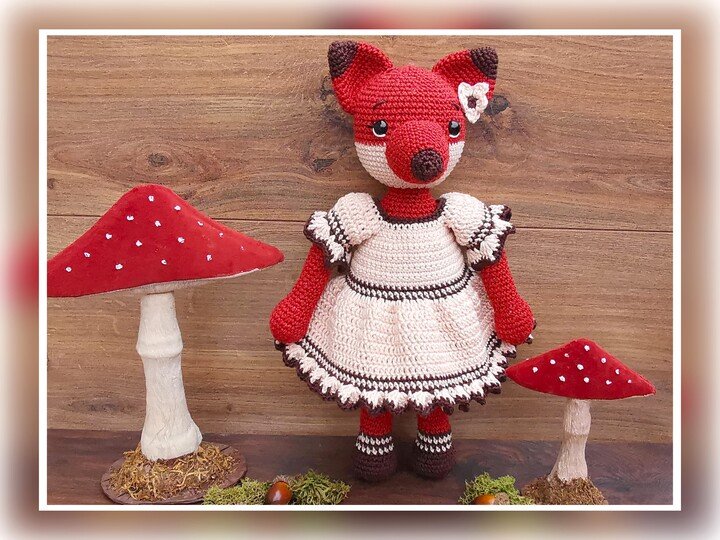 MISS FOXY – Crochetpattern Fox with Dress