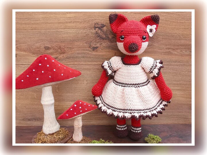 MISS FOXY – Crochetpattern Fox with Dress