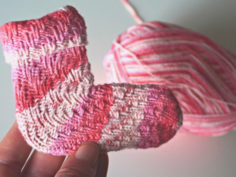 Einfache Babysocken stricken | mitwachsende Socken ohne Ferse, Spiralsocken