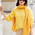 Gelber Pullover mit Zopf-Patentmuster