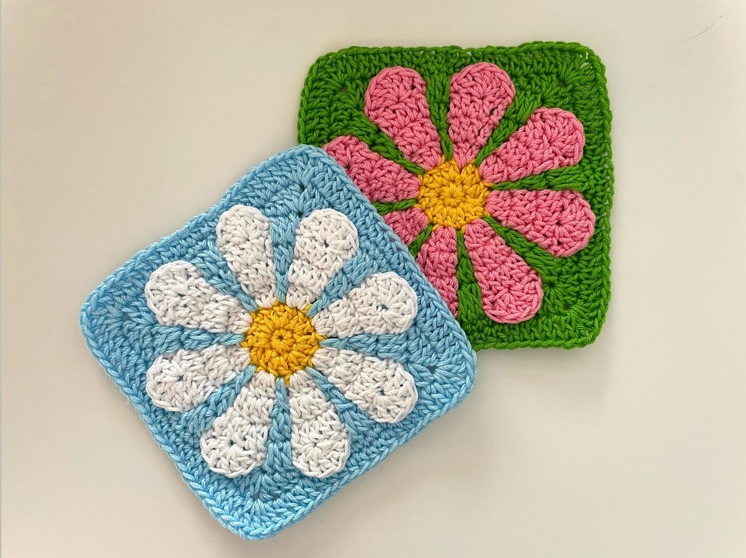 Granny square Retro daisy crochet pattern for bag blanket cardigan