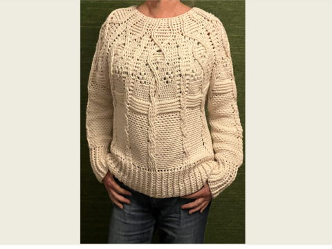 Ein klassischer Winterpullover im Zopfmuster – Häkelanleitung