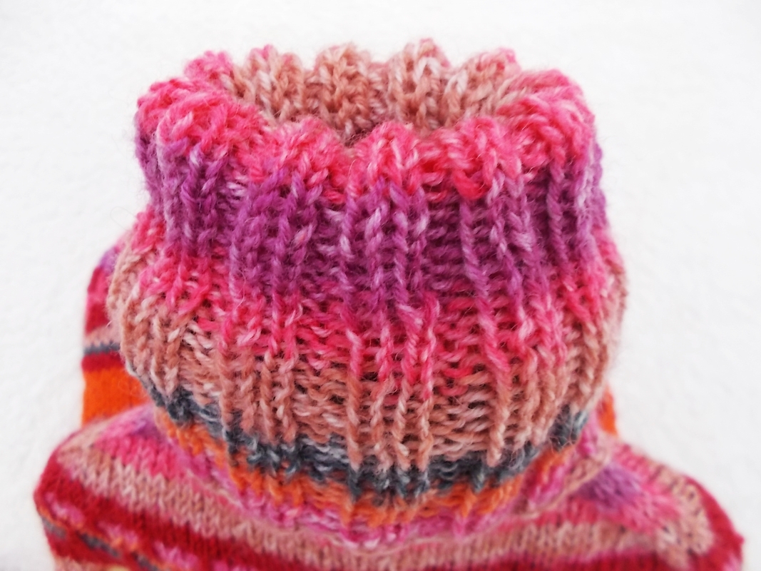 Wärmflaschenbezug aus Sockenwolle mit Muster - Strickanleitung