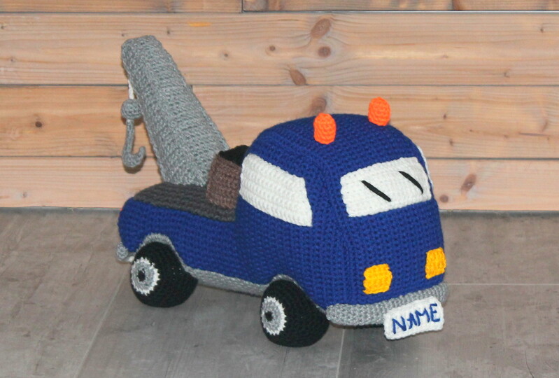 Crochet Tow Truck – Cuddly Toy Car, approx. 45 cm, with Crane (EN & DE)