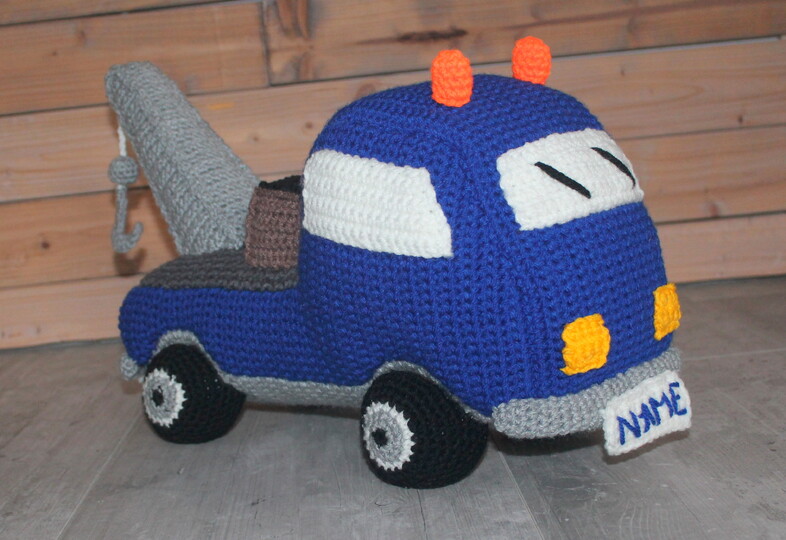 Crochet Tow Truck – Cuddly Toy Car, approx. 45 cm, with Crane (EN & DE)