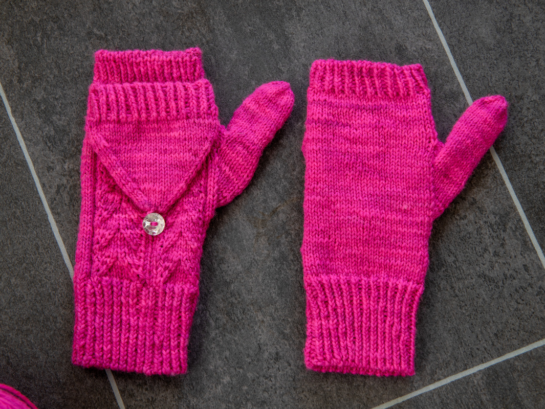 Strickanleitung für Mittens mit oder ohne Käppchen - TwoTwentyThree