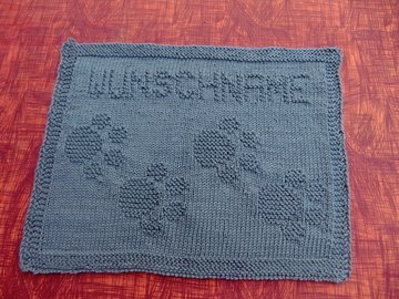 Cut & Create: DIY Strickanleitung Pfotentuch mit Wunsch-Namen (Pfotenspur)