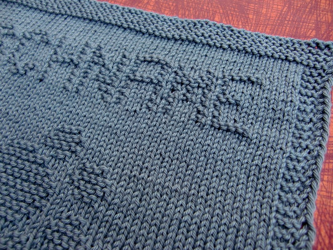 Cut & Create: DIY Strickanleitung Pfotentuch mit Wunsch-Namen (Pfotenspur) - Bild 3