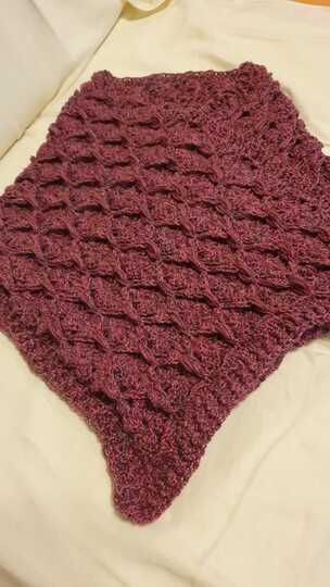 Bee with me - Häkelanleitung für einen Schal in Wabenoptik