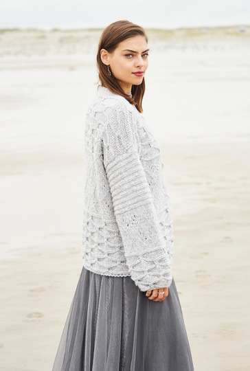 Silbergraue Jacke mit Mustermix