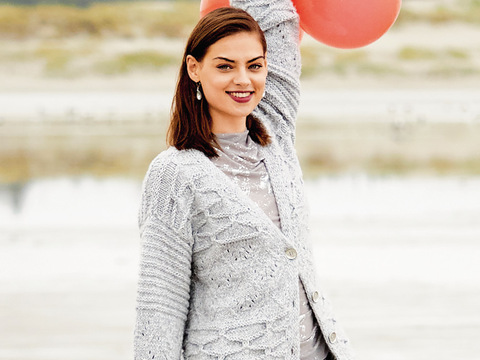 Silbergraue Jacke mit Mustermix