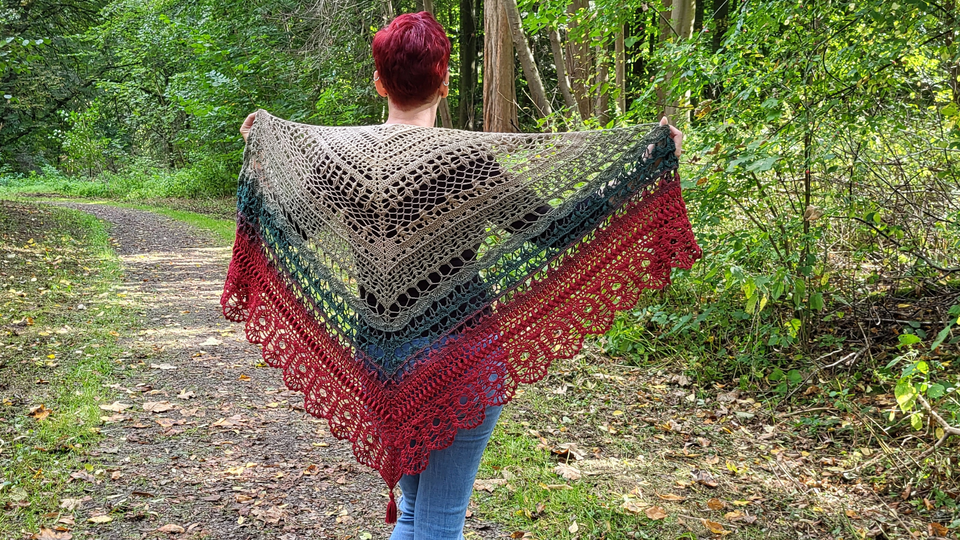 Triangle Shawl Crochet Pattern Griselda – with Chart