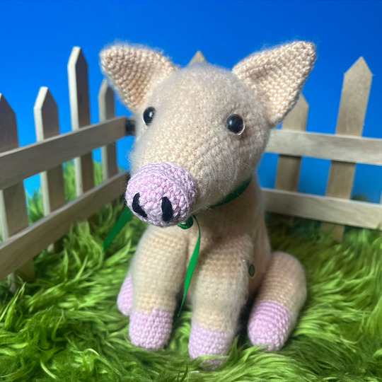 Crochet pattern amigurumi pig