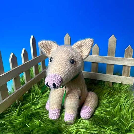 Crochet pattern amigurumi pig